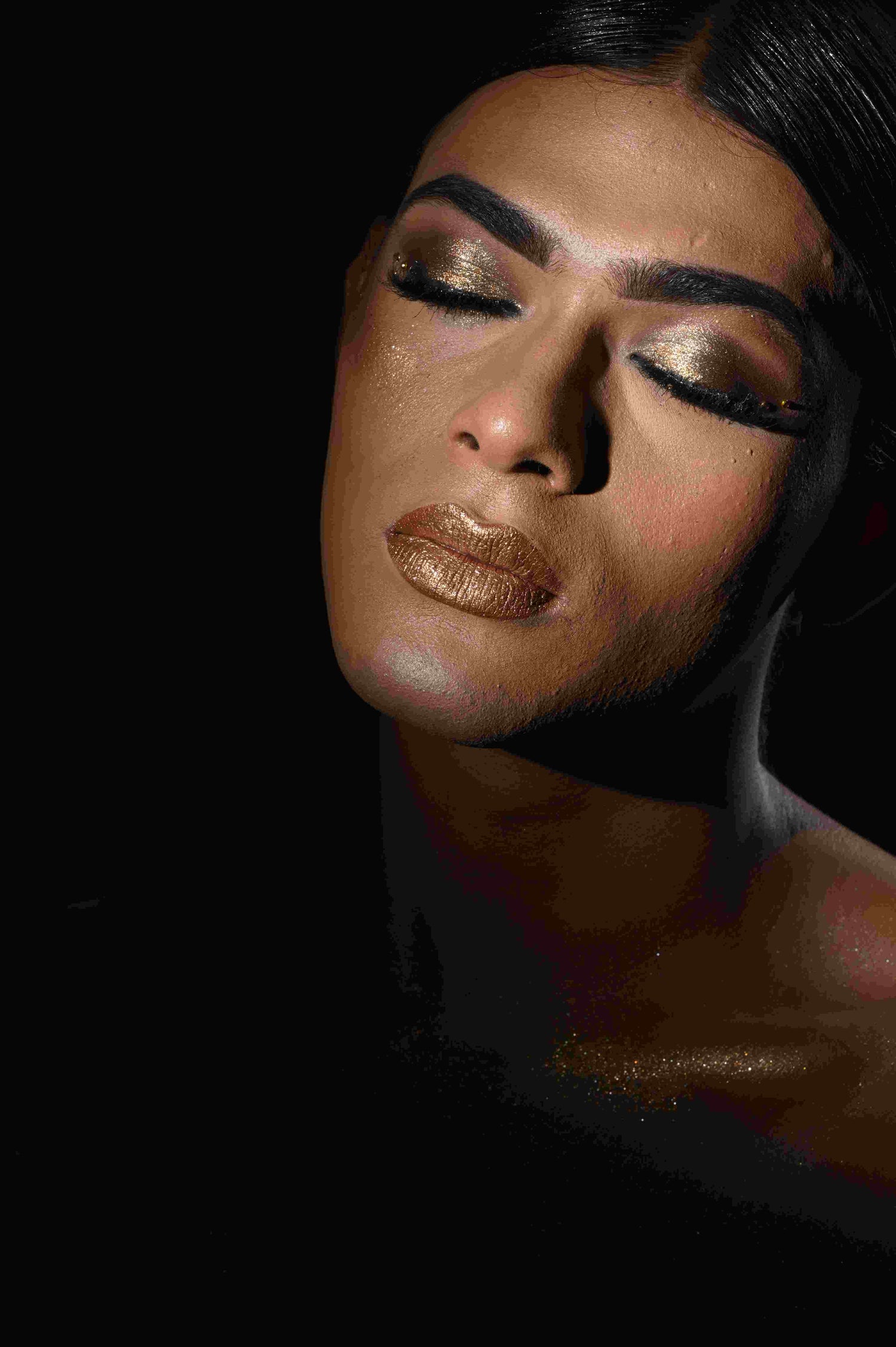 Golden Shimmer Smokey Eyes